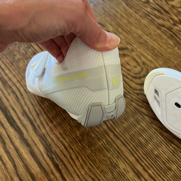 Pearl Izumi Interface cycling cleats, Size 43 - Picture 3 of 4